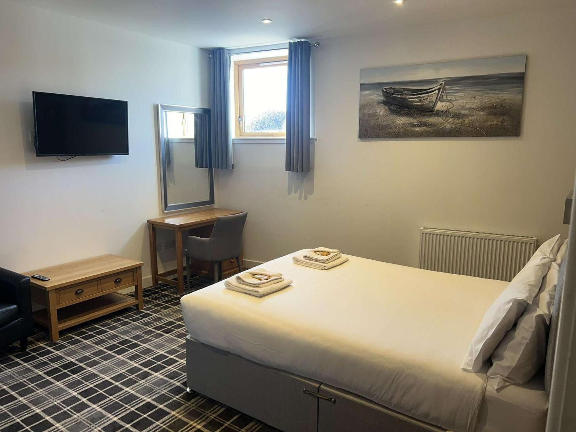 Crown Hotel & Bar — Photos 2