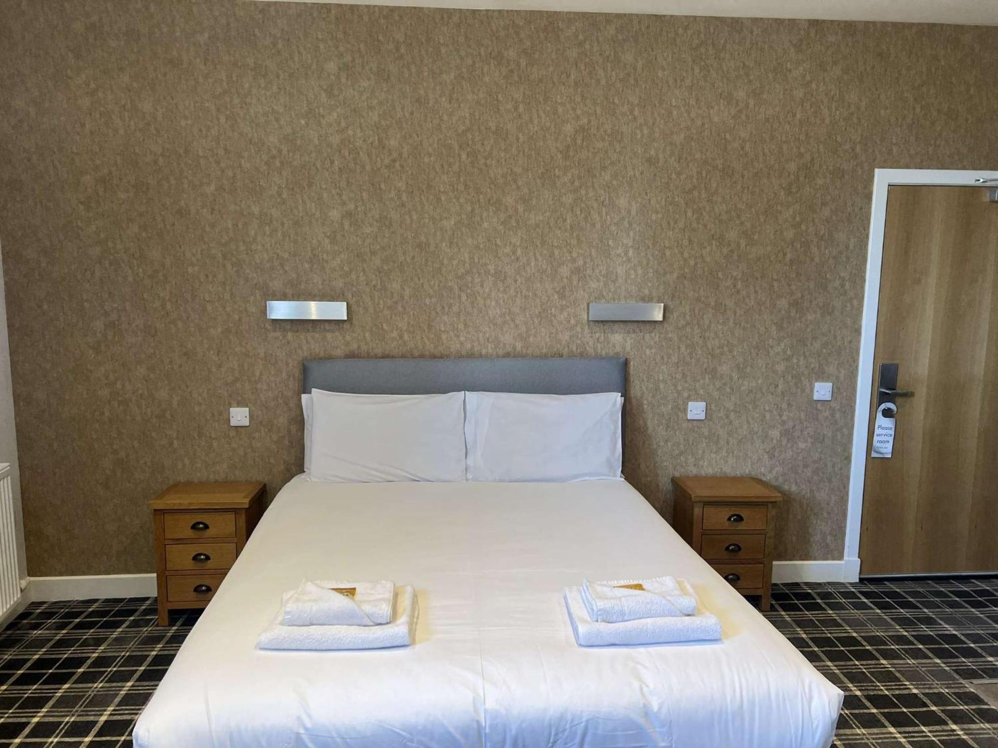 Crown Hotel & Bar — Photos 3